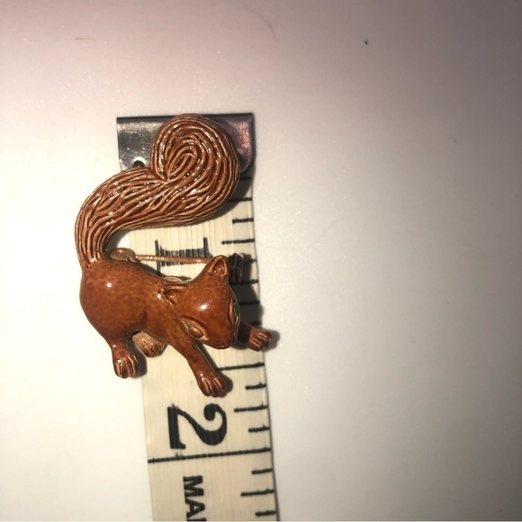 Vtg Gerry’s Brown Enamel Mom & Baby Squirrel Brooches 1.1” & .5” - Picture 4 of 5